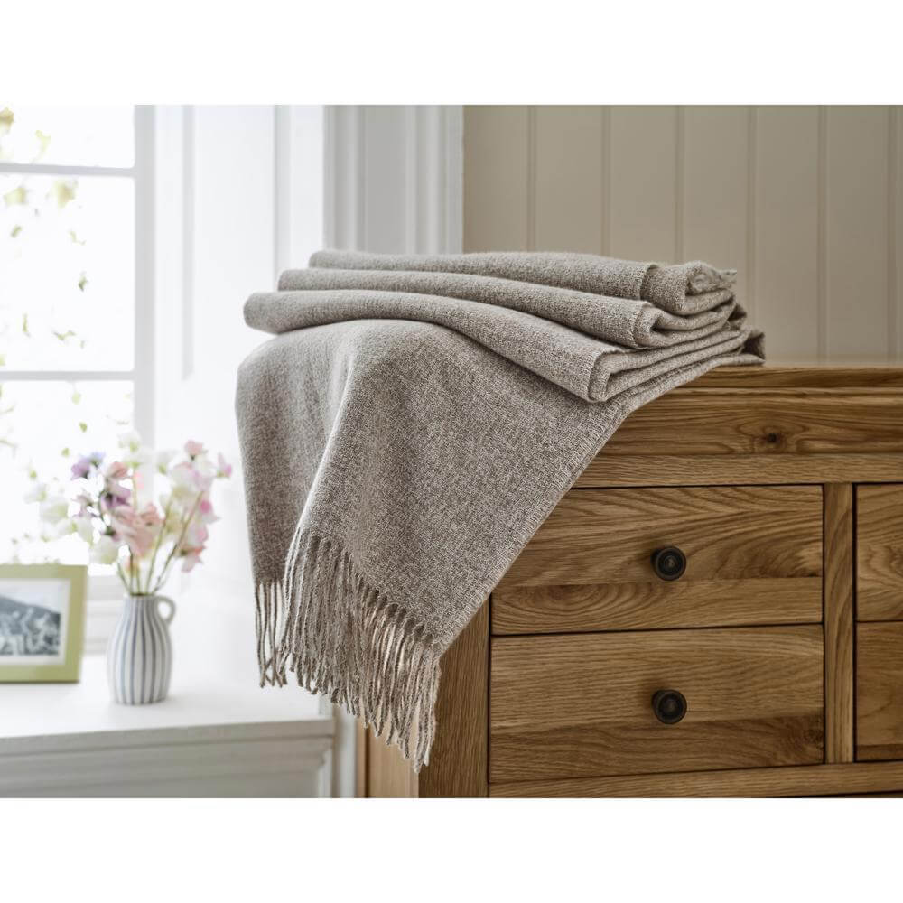 Deyongs TLC Arthington Blanket 130x180cm